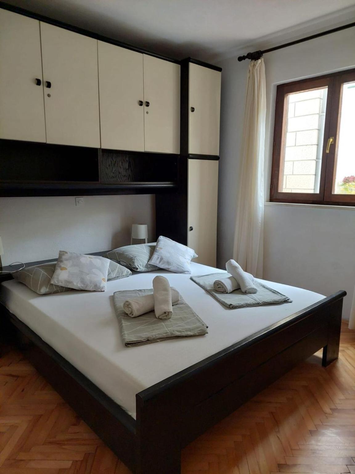 Apartments Pavao Постира Экстерьер фото