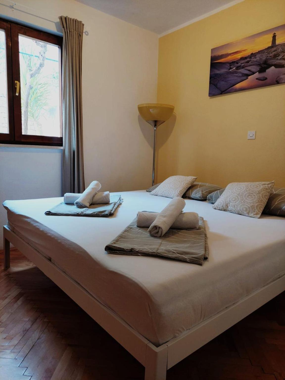 Apartments Pavao Постира Экстерьер фото